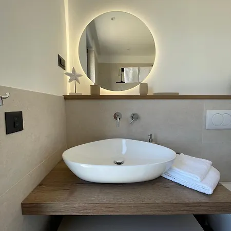 Beautiful Laganini With Heated Pool Nin