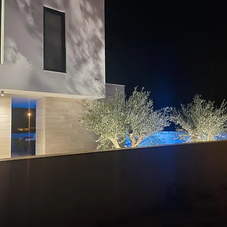 Beautiful Laganini With Heated Pool * Nin