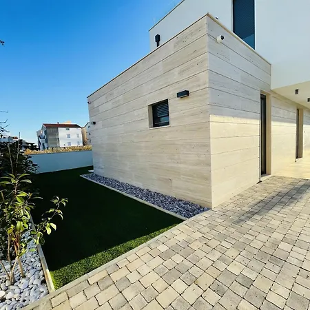 Willa Beautiful Laganini With Heated Pool