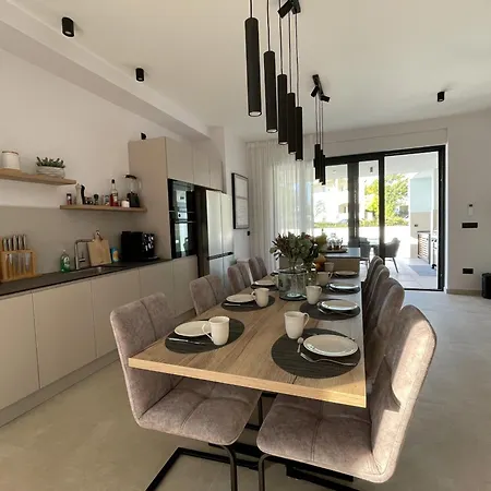 Beautiful Laganini With Heated Pool Villa Nin