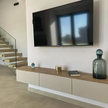 Beautiful Laganini With Heated Pool *