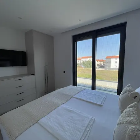 Beautiful Laganini With Heated Pool