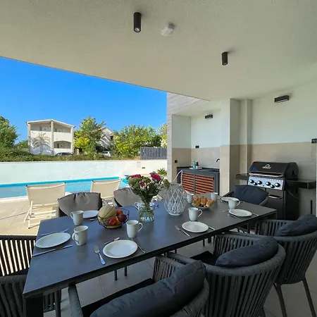 Villa Beautiful Laganini With Heated Pool