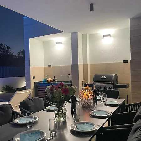 Willa Beautiful Laganini With Heated Pool Nin
