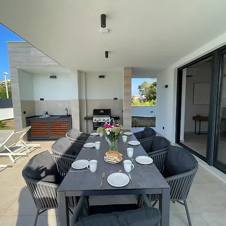 Beautiful Laganini With Heated Pool *