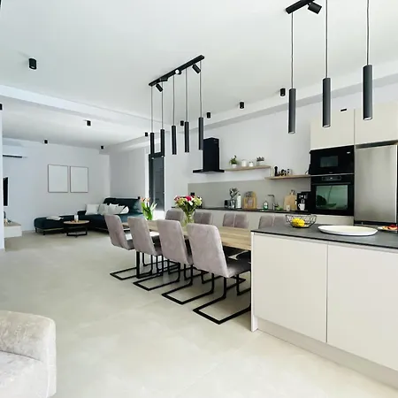 Beautiful Laganini With Heated Pool